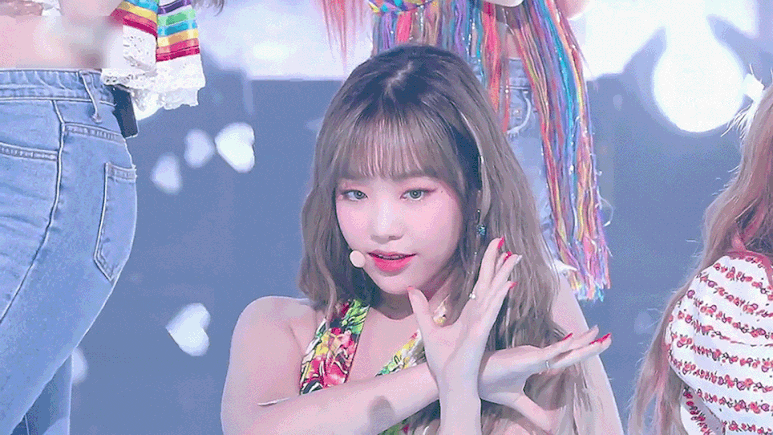 취향차로 갈릴뿐이지 여기도 예쁜애 옆에 예쁜애인 여자아이돌.jpgif | 인스티즈