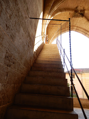 セラノスの塔(Porta de Serrans)階段