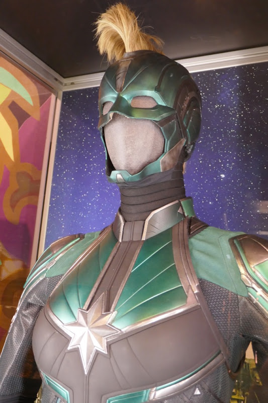Captain Marvel Vers Starforce costume