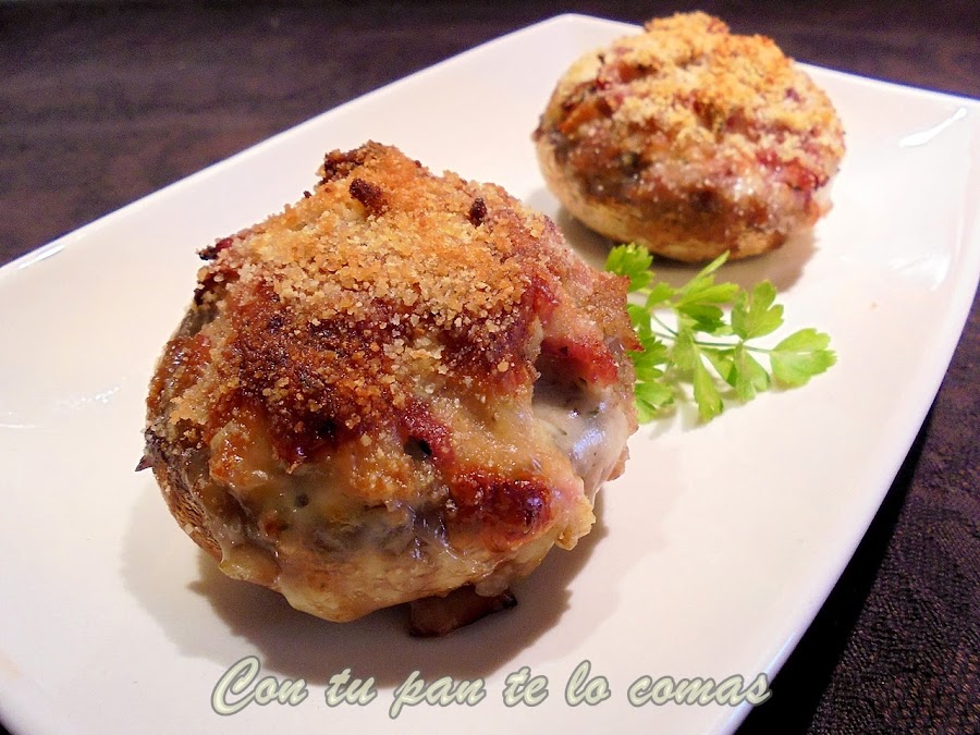 Champiñones rellenos de jamón y queso