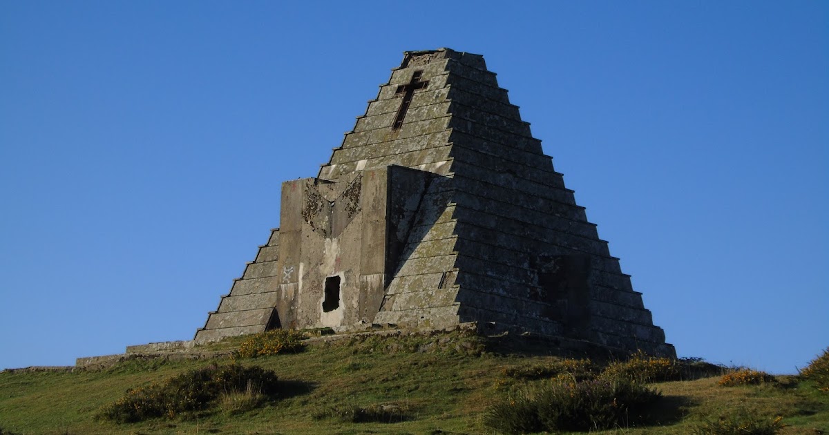 VIAJAR O MORIR Puerto del Escudo, la pirámide del fascismo.