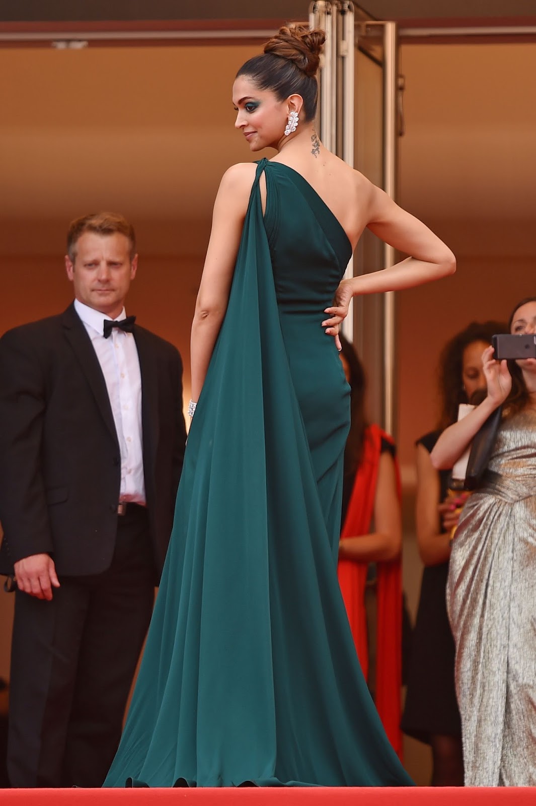 Deepika Padukone Irresistibly Sexy in a Green Brandon Maxwell Gown At 'Loveless (Nelyubov)' Premiere During The 70th Cannes Film Festival 2017