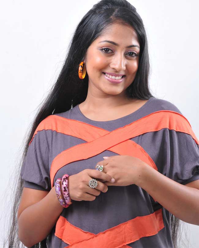 Srilankan Actress Dilini Lakmali Thirimanne Hots Live