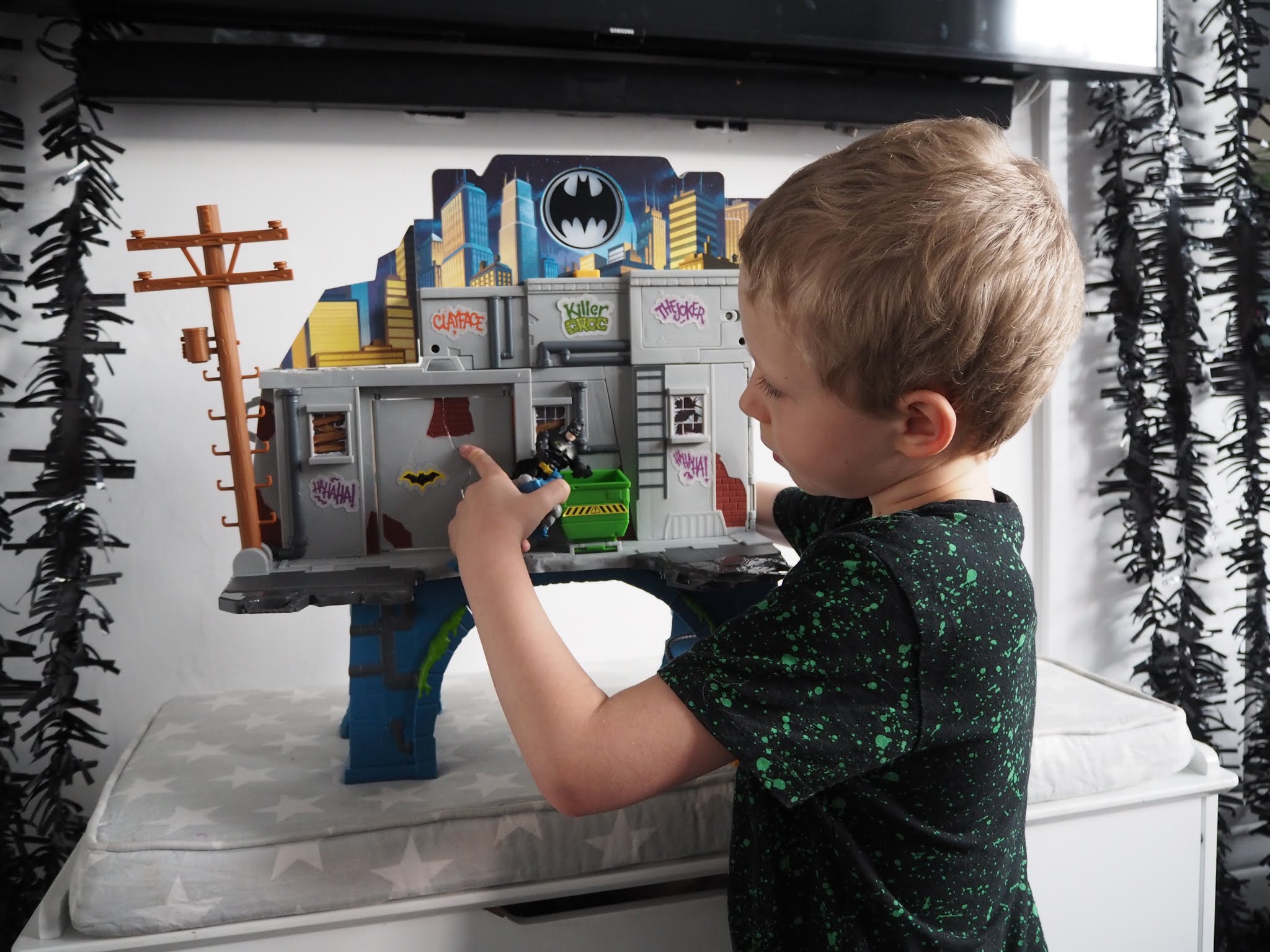 Chic Geek Diary DC Batman Mission 3in1 Batcave Playset & Launch And