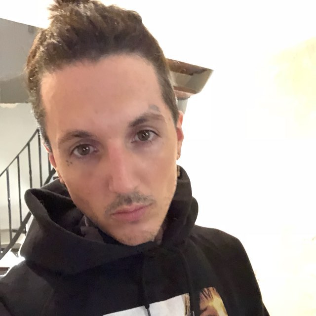 Oliver Sykes Ganti Gaya Rambut Everything About Metalll