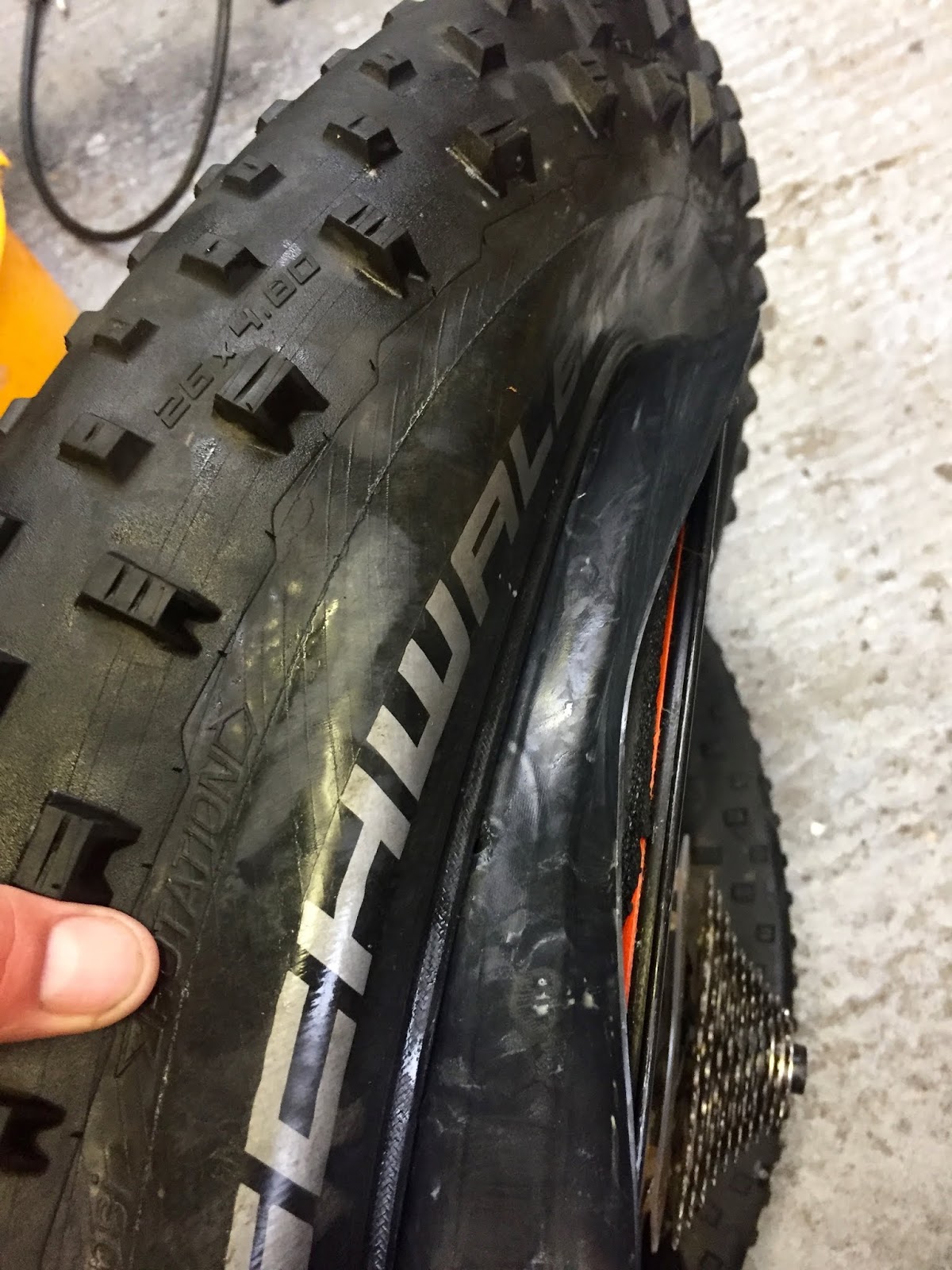 coastrider: Easy `Ghetto Tubeless` Split tube tubeless set up...