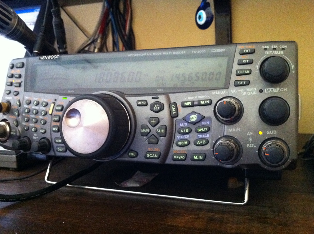 SV5BYR: TS-2000 display bulbs off...