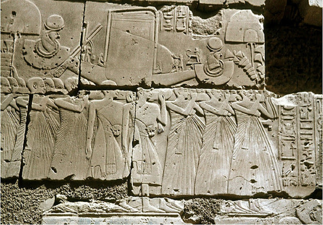 Процессия с золотым ковчегом. Фреска в храме Сети I в Абидосе