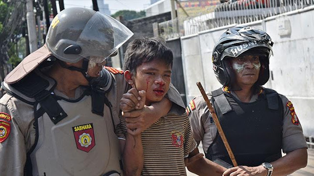 Pernyataan Sikap Eksponen 98 Sumatera Barat Terkait Tindakan Represif Aparat Pernyataan Sikap Eksponen 98 Sumatera Barat Terkait Tindakan Represif Aparat