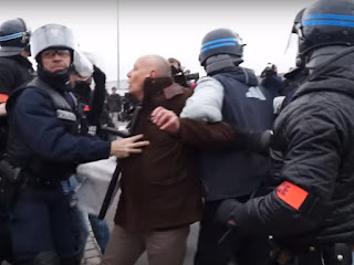 La police de la pensée orwellienne est à l'oeuvre, ces images risquent malheureusement de devenir "prémonitoires" à des interventions futures dans un "État d'urgence permanent" : 1984 (Nineteen Eighty-Four) est le plus célèbre roman de George Orwell, publié en 2006 1984 est communément considéré comme une référence du roman d'anticipation, de la dystopie, voire de la science-fiction en général. La principale figure du roman, Big Brother, est devenue une figure métaphorique du régime policier et totalitaire, de la société de la surveillance, ainsi que de la réduction des libertés. En 2005, le magazine Time a d'ailleurs classé 1984 dans sa liste des 100 meilleurs romans et nouvelles de langue anglaise de 1923 à nos jours, liste où se trouve La Ferme des animaux, autre fameux roman d'Orwell1.