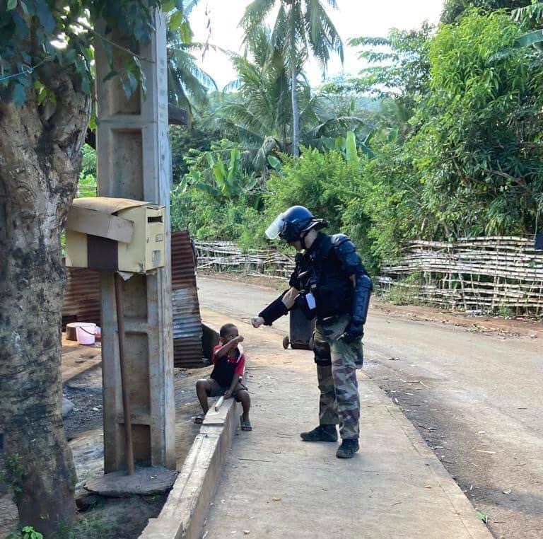 A Mayotte, la police aux frontières falsifie l’âge d’un mineur pour l