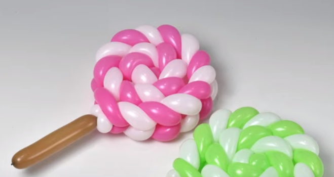 Ballondekorationen selber machen. Der Dreh mit dem Luftballon