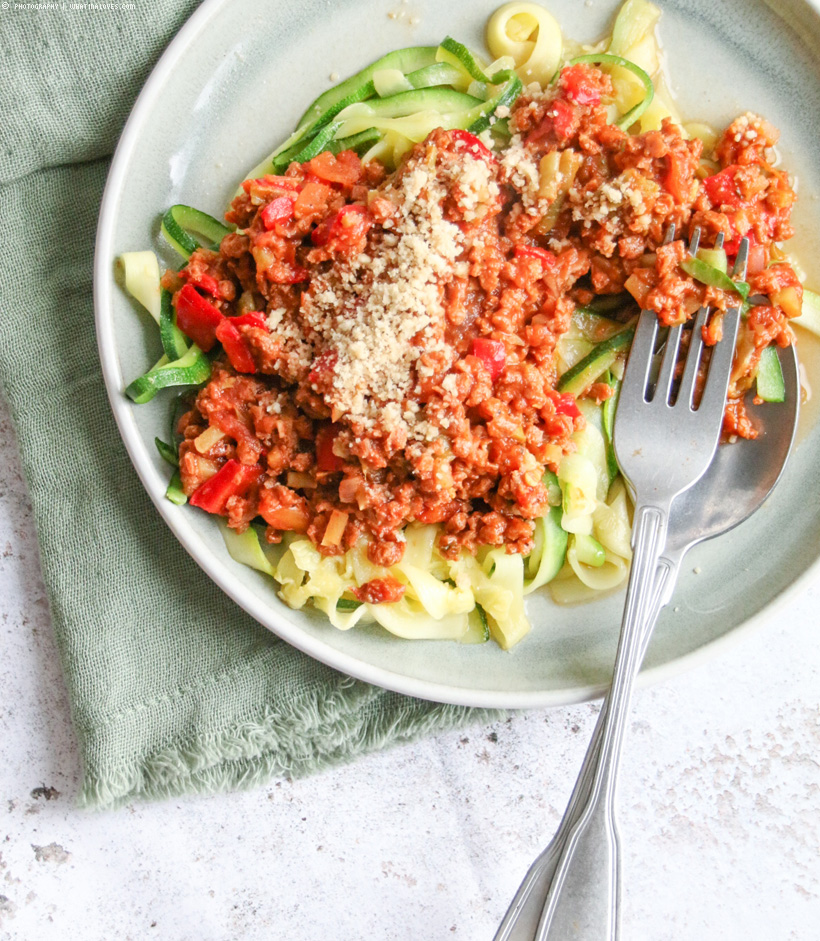 Jackfruit Bolognese mit Zoodles