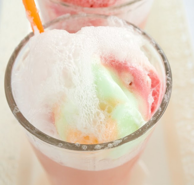 Sparkling Cider Rainbow Sherbet Floats #drinks #nonalcohol