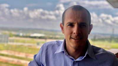 Rodrigo París: «El lector se va a reír de los comentarios absurdos y surrealistas del protagonista»