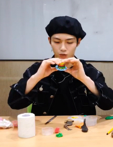 햄버거를 너무 좋아해서 알바까지 했었던 아이돌 | 인스티즈