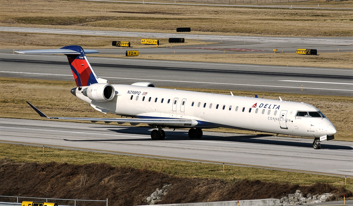Crj 900 Aircraft Delta 2025 Mady Karlie