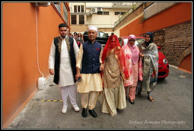 “Madhobi arrives at the mosque with her family”
