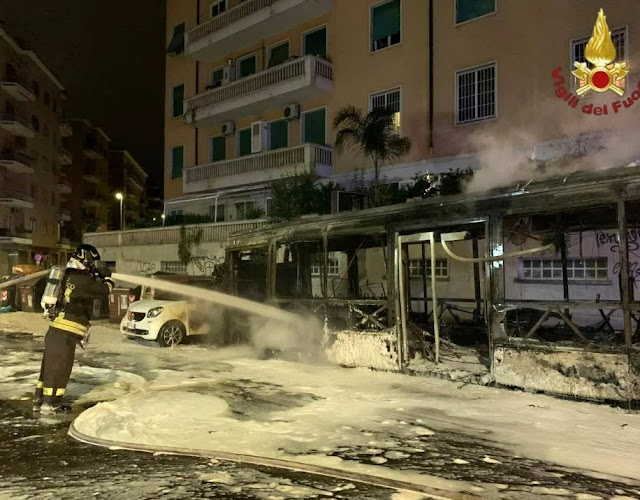 Autobus atac a fuoco