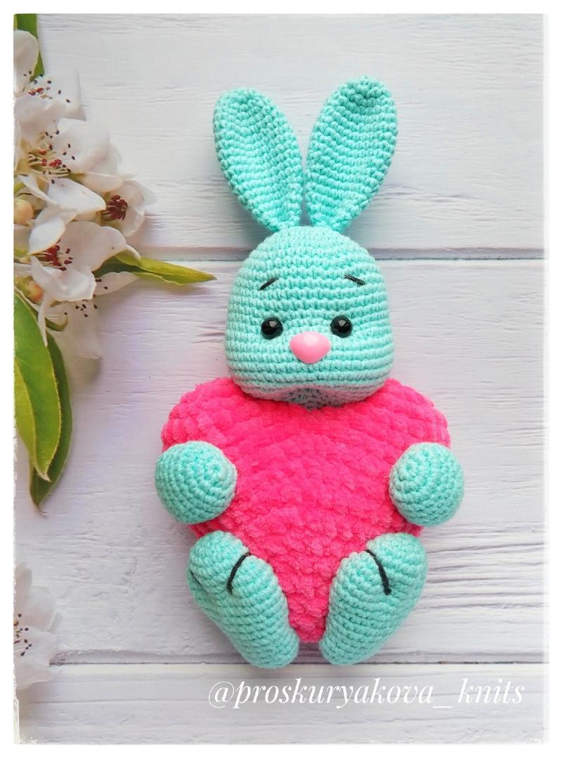 Crochet bunny with a heart pattern