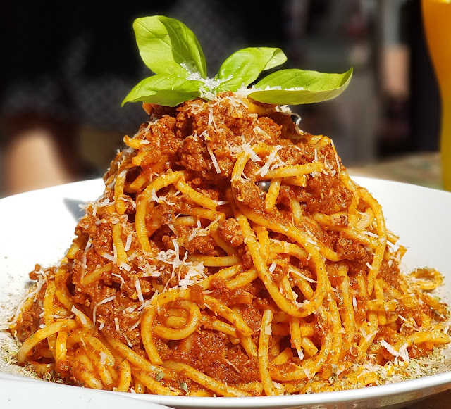 food blogger dubai joory cadi italian arabic spaghetti bolognese pasta 