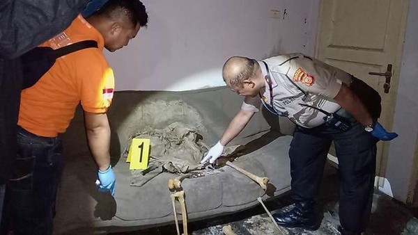 Ragam Keanehan di Rumah Kosong Tempat 'Tinggal' Kerangka Manusia Ragam Keanehan di Rumah Kosong Tempat 'Tinggal' Kerangka Manusia