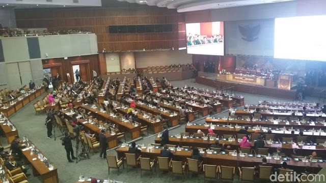 Pelantikan Puan Maharani Jadi Ketua DPR Dihadiri 285 Anggota Dewan