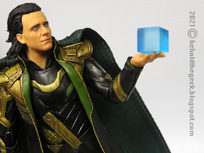 Figuarts Avengers Loki holding Tesseract