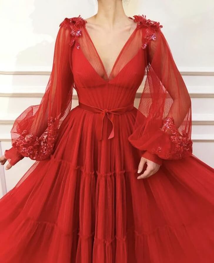 A Designer Makes Gorgeous Dresses Any Woman Would Fall For A Designer Makes Gorgeous Dresses Any Woman Would Fall For