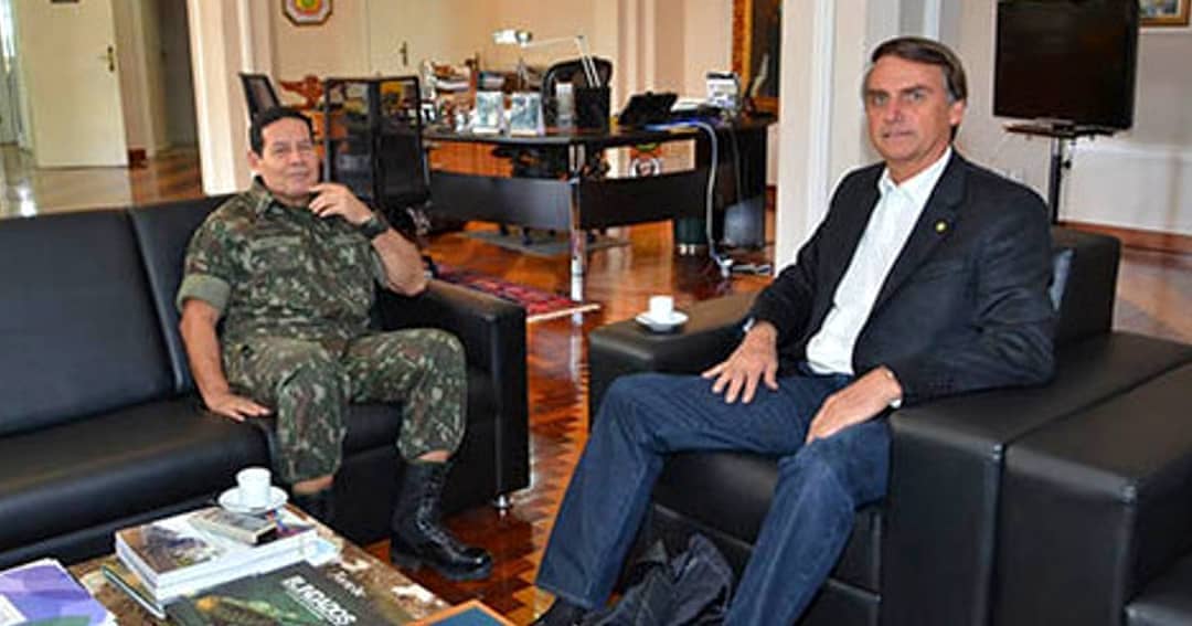 El general Antonio Mourao y Jair Bolsonaro asumirán el mando de Brasil el 1 de enero  / RRSS
