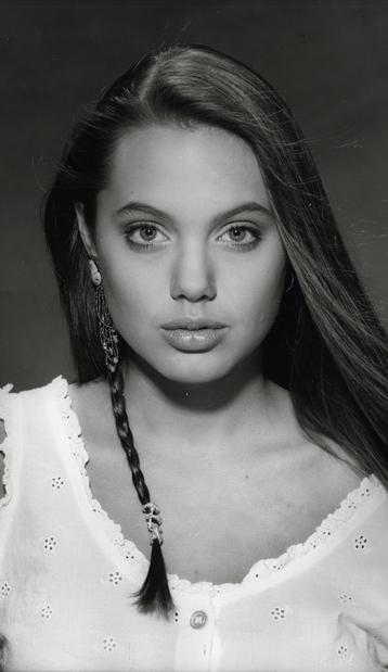 4FunPix: Beautiful & Young Angelina Jolie Pictures