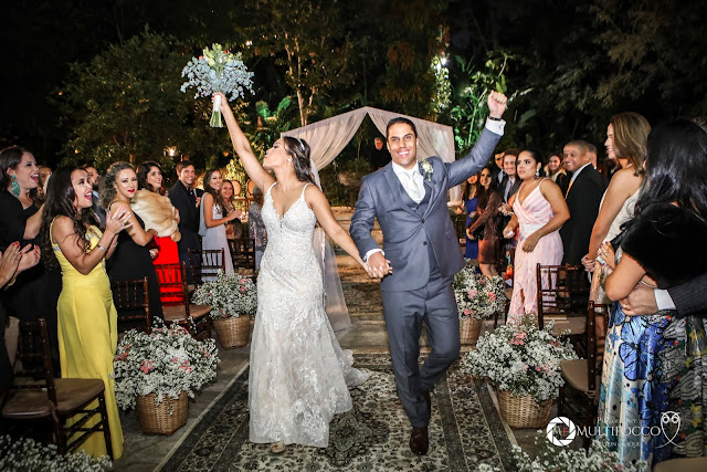 Sítio Geranium, Hyathama Pires, Multifocco, Leilah Cerqueira, casamento a céu aberto, casamento rústico, boho, decoração de casamento, decoração colorida, fotos românticas, foto com madrinhas, madrinhas iguais, Foto com padrinhos, noiva, noivo, saída do casal