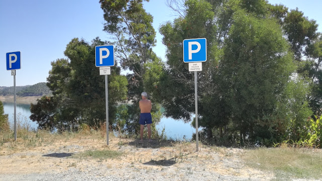 Parque estacionamento para pessoas incapacitadas