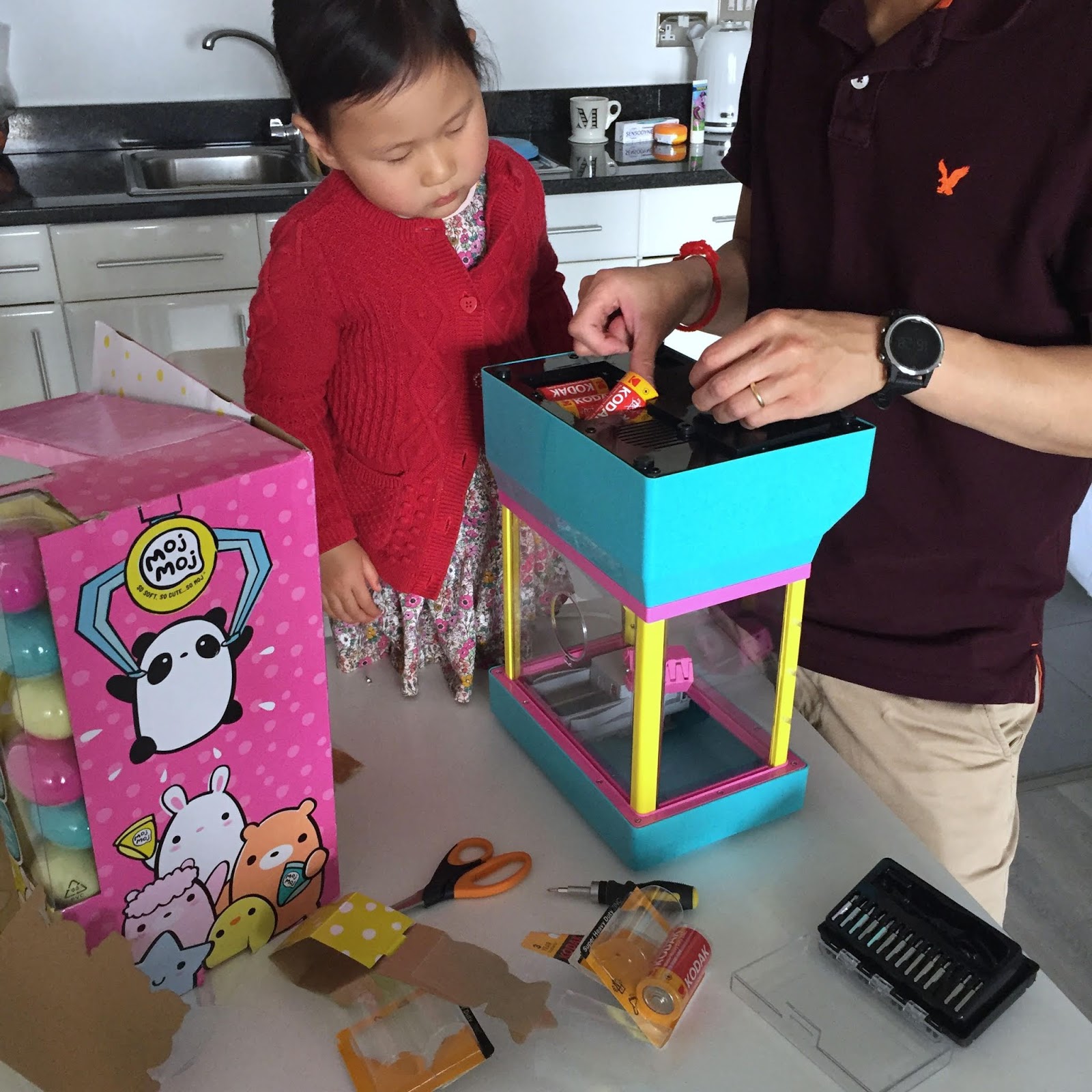 moj moj claw machine battery size