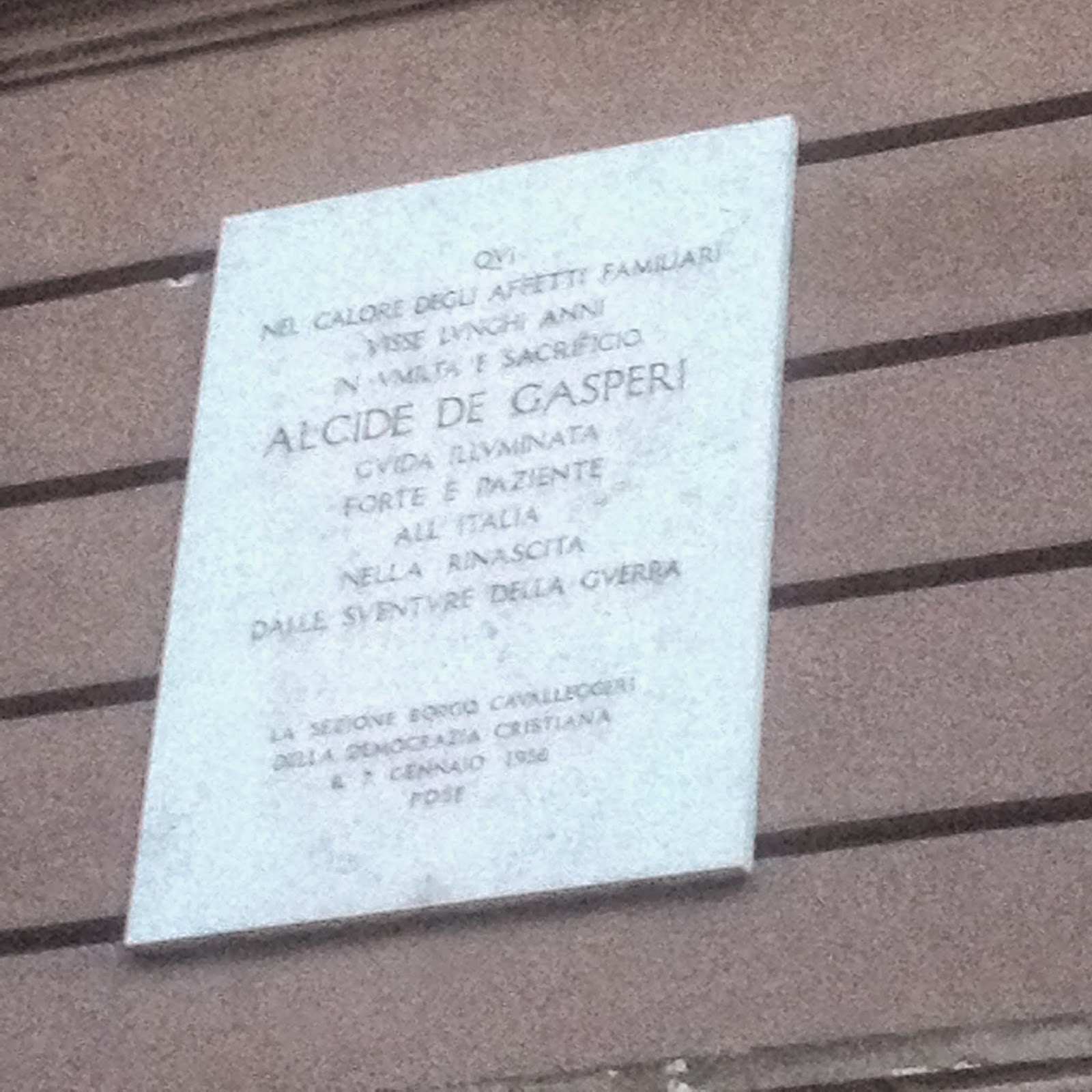 Rerum Romanarum: Targa in memoria di Alcide De Gasperi