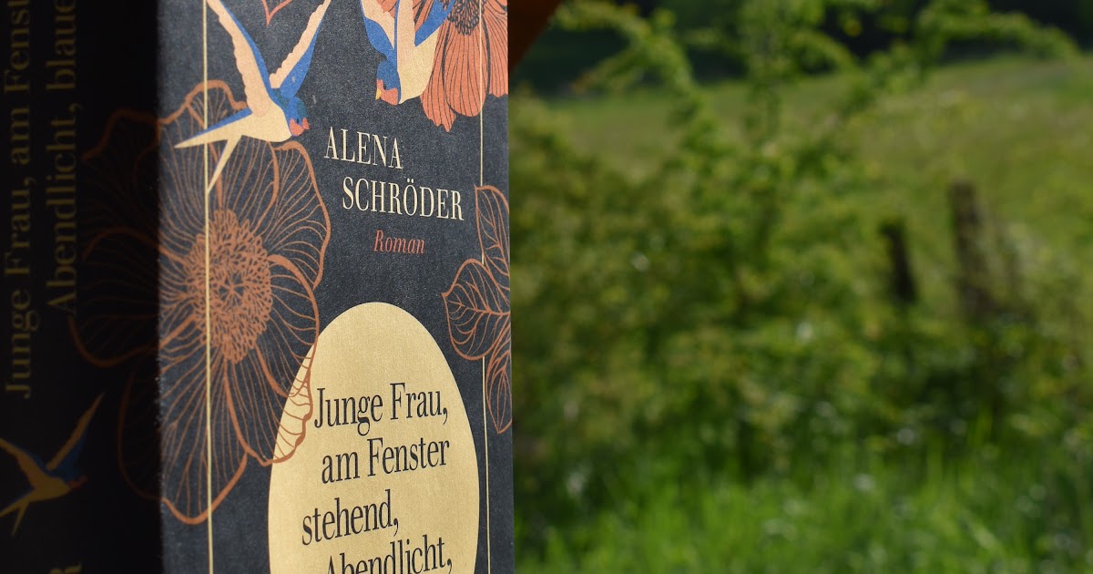 Nannis Räuberleben Junge Frau, am Fenster stehend