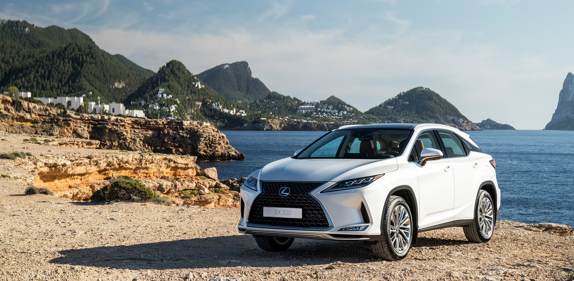 Lexus RX300 2020 chạy lướt giữ giá như xe mới tại Việt Nam