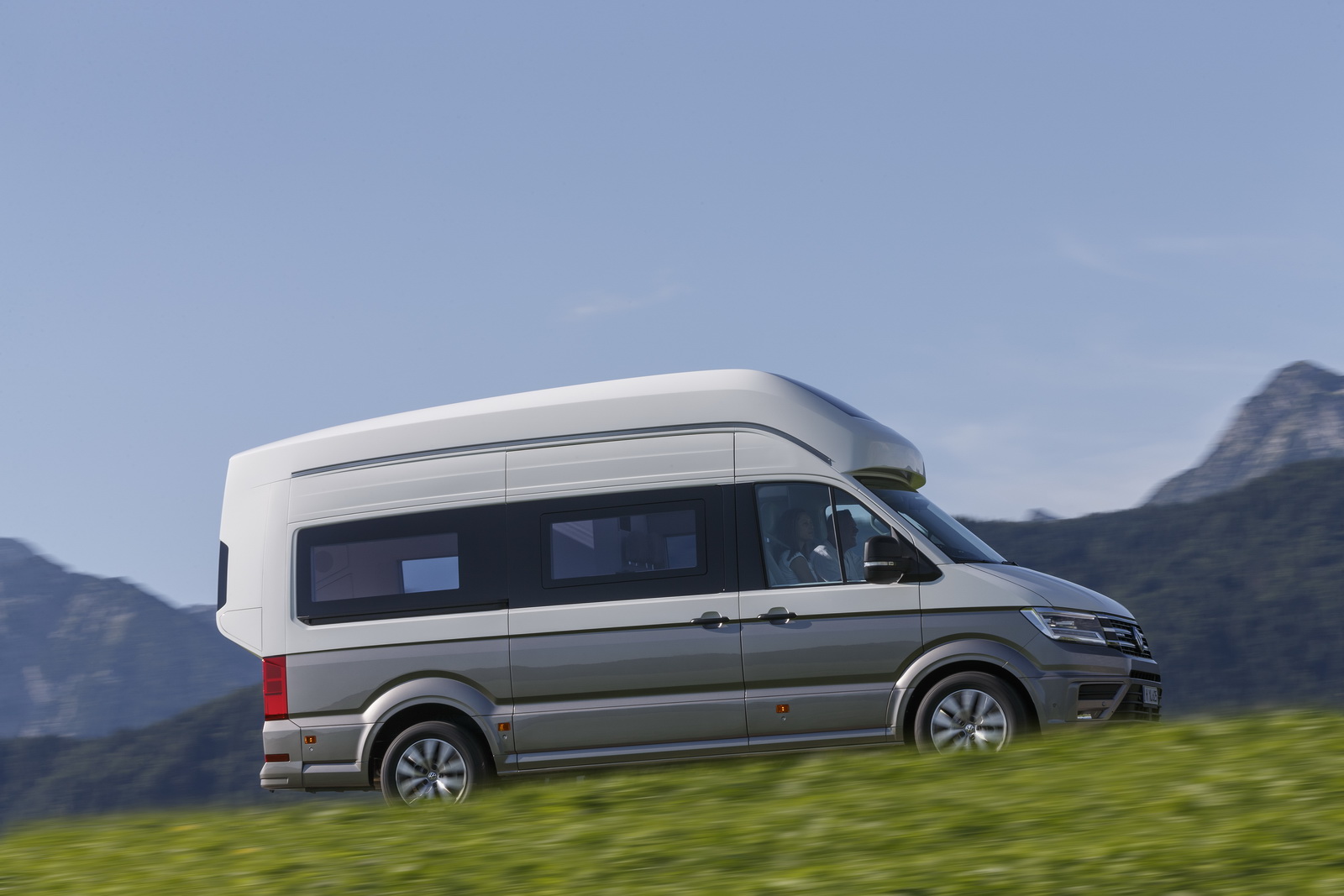 VW California XXL Concept Is Big Camper Van For Globetrotters [41 Pics