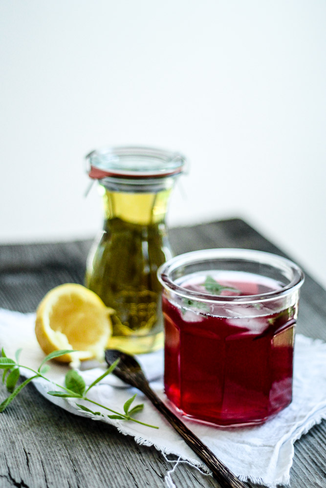 Die Glücklichmacherei: Durstlöscher 〖Hibiskus-Eistee mit Zitronenverbene〗