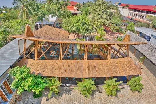 desain warung kopi dari bambu