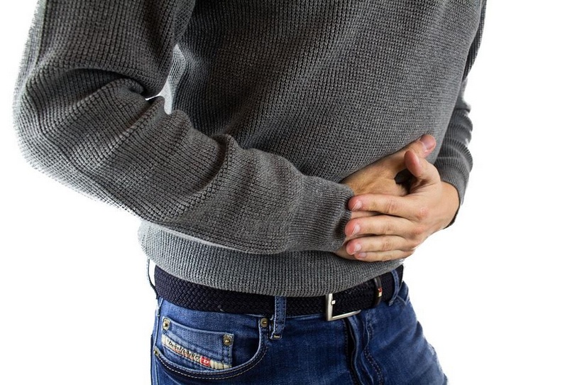 Crampi addominali, un problema comune: imparare a conoscerne le cause e le cure più efficaci