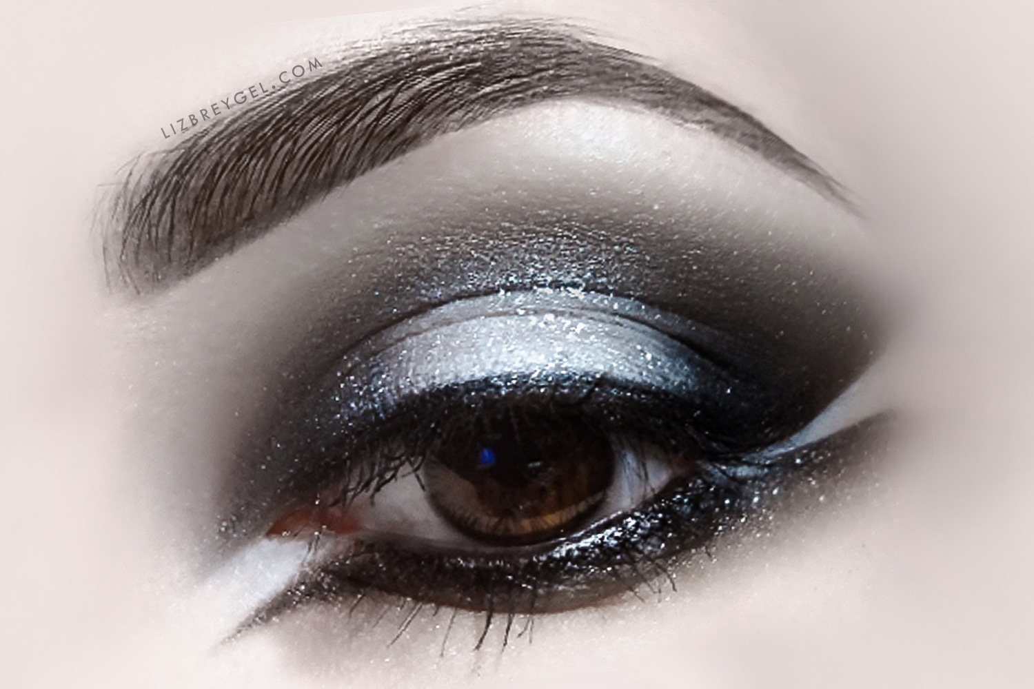 Simple & Stunning Gothic Eye Look | Step-By-Step Makeup Tutorial ...