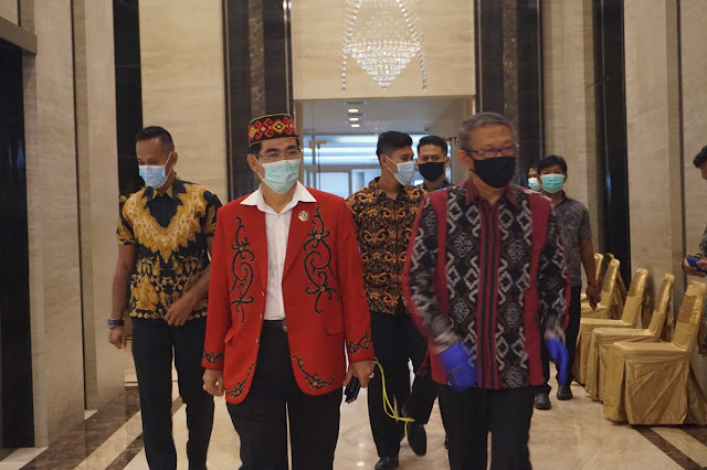 Hasil Rapat Koordinasi II Dewan Adat Dayak se-Kalbar Hasil Rapat Koordinasi II Dewan Adat Dayak se-Kalbar