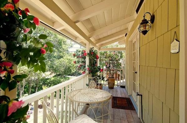 A few fresh ideas for the design of a porch