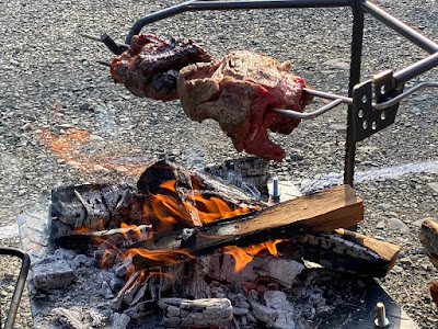 37CAMP　BBQスキュワー　こんがり肉を焼く