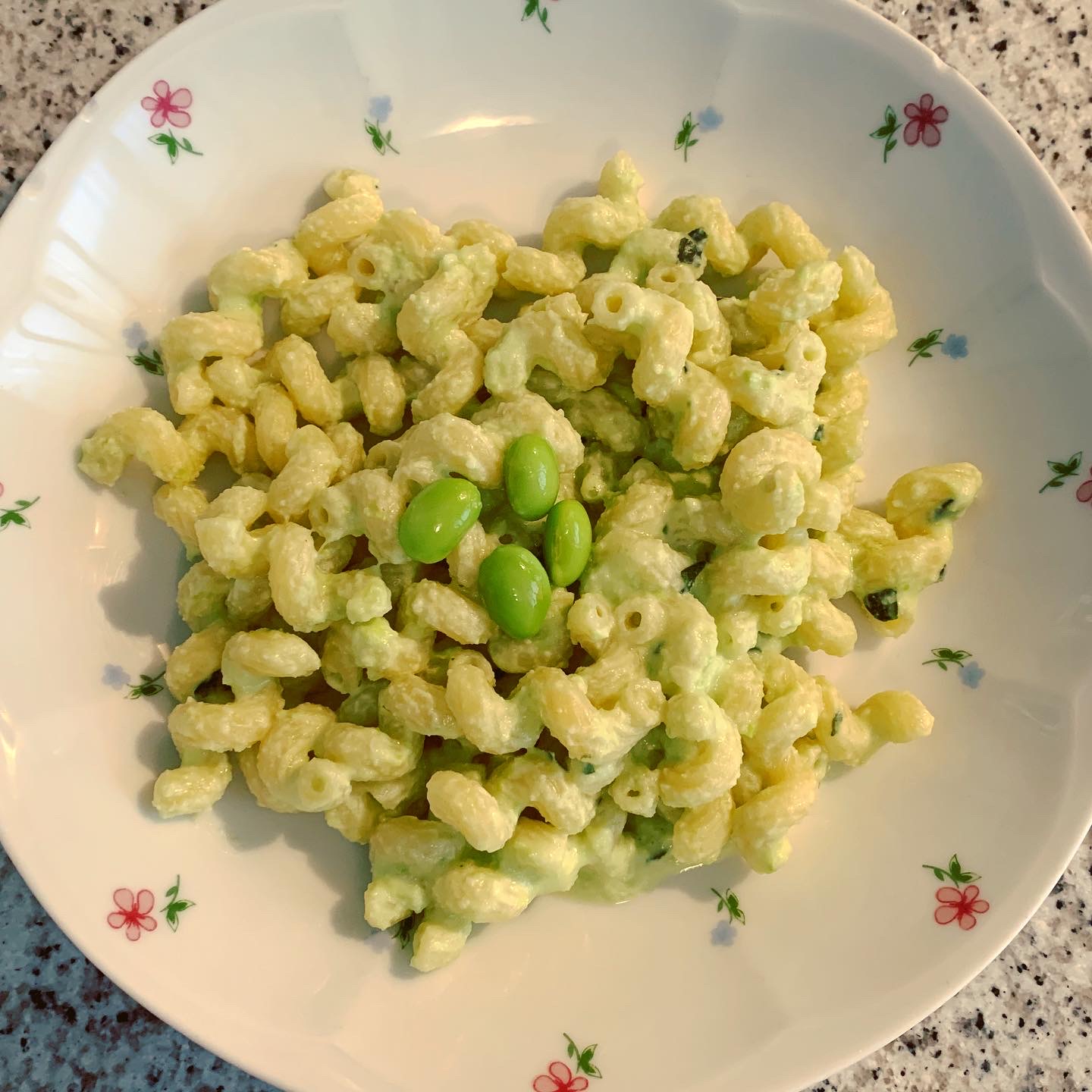 Pasta al pesto di edamame e mandorle