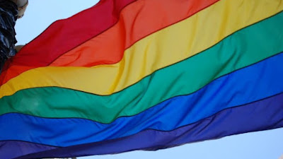 Aktivis LGBT Inggris Mengancam Akan Membakar Gereja dan Menyerang Pendeta