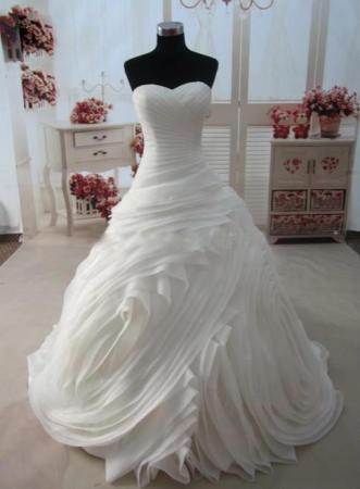 فستان زفاف ناعم
