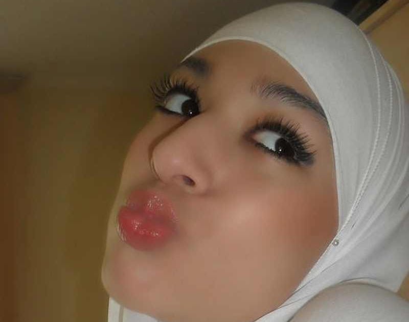 Just 4 Fun Middle East Girls Can Do Duck Lips Also