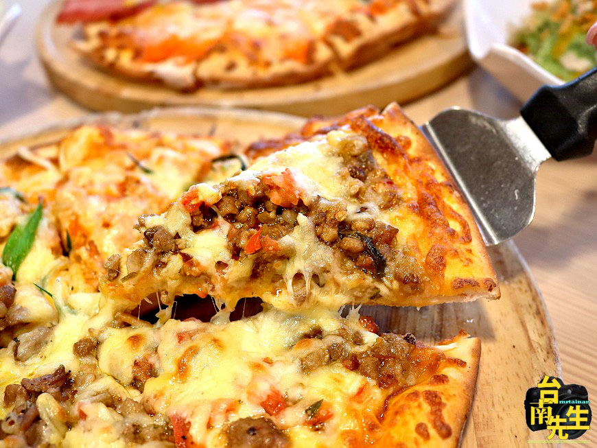 台南披薩吃到飽/手工現做窯爐燒烤/特調配方麵皮搭配豐富餡料/20多種披薩口味一次滿足/披薩、炸雞、脆薯、義大利麵、飲料、沙拉、濃湯、冰淇淋無限供應/不收服務費